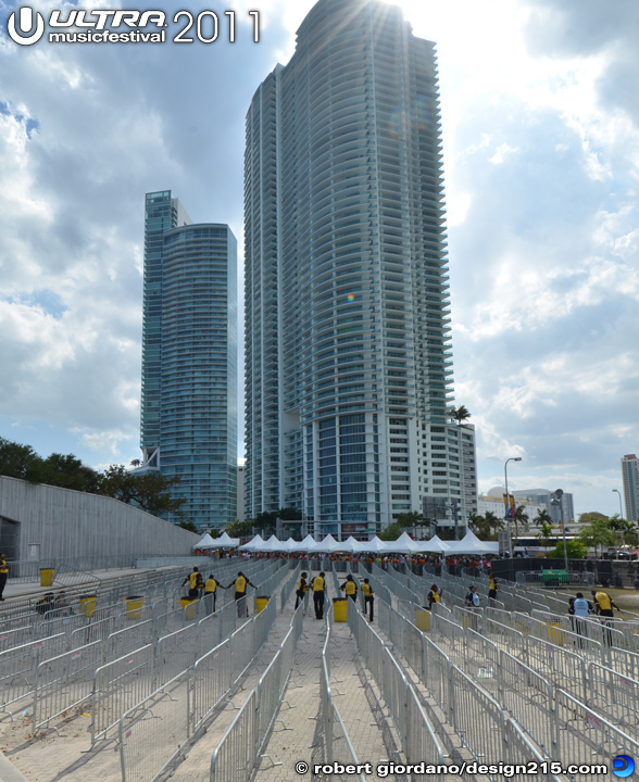 Ultra Music Festival 2011 Pictures - Front gates, opening day