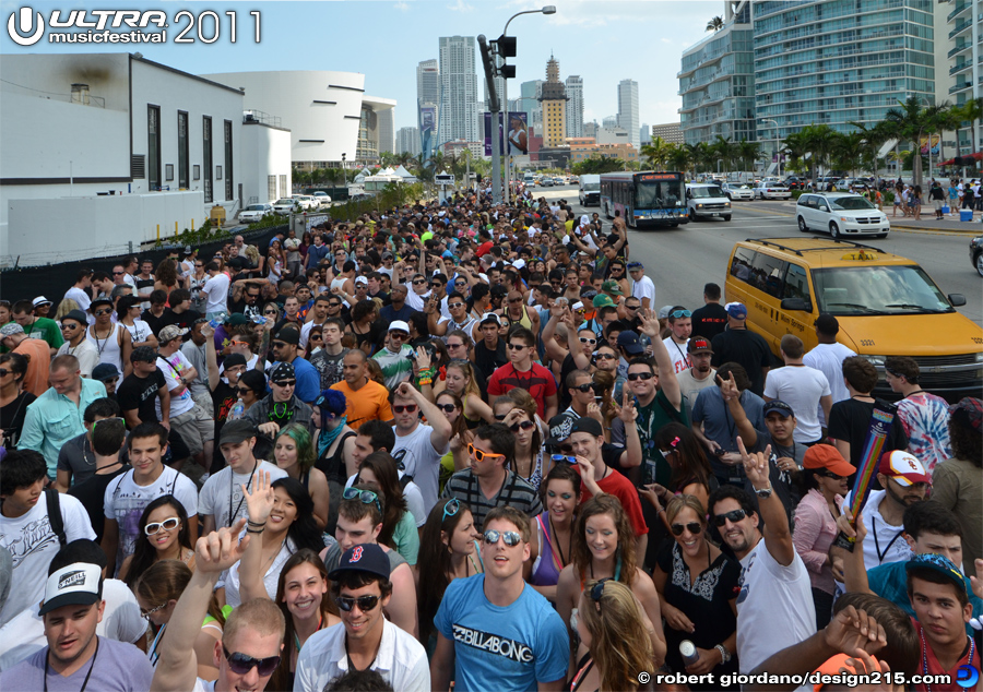 Ultra Music Festival 2011 Pictures - Crowd waiting for gates to open