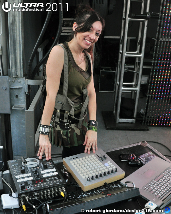 Ultra Music Festival 2011 Pictures - VJ Psyberpixie