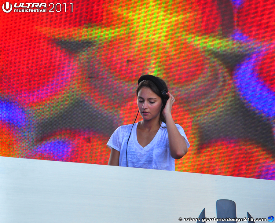 Ultra Music Festival 2011 Pictures - Miss Nine, Live Stage