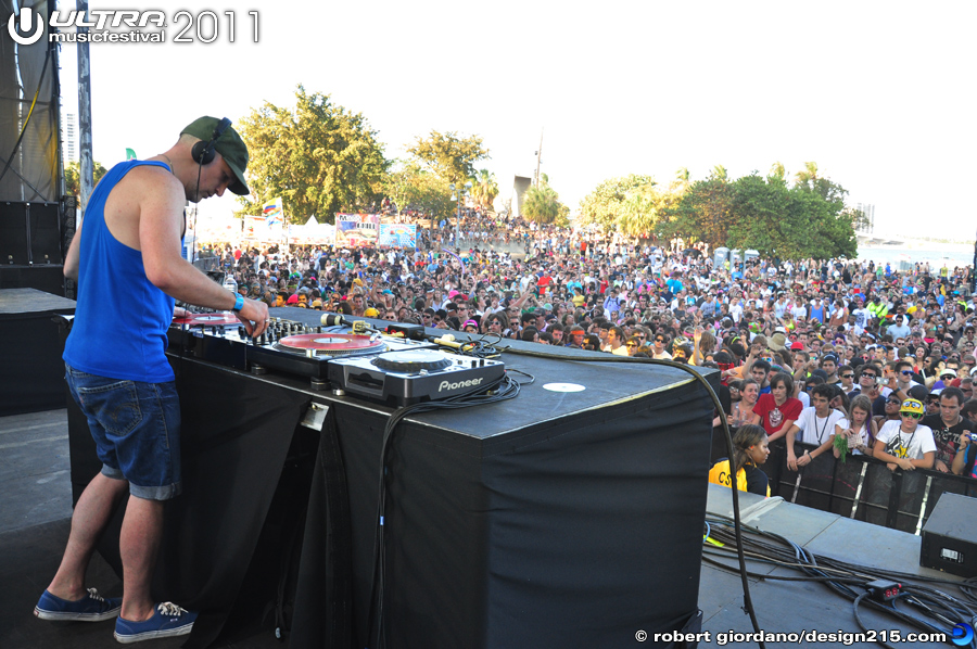 Ultra Music Festival 2011 Pictures - Fake Blood, Live Stage #1733