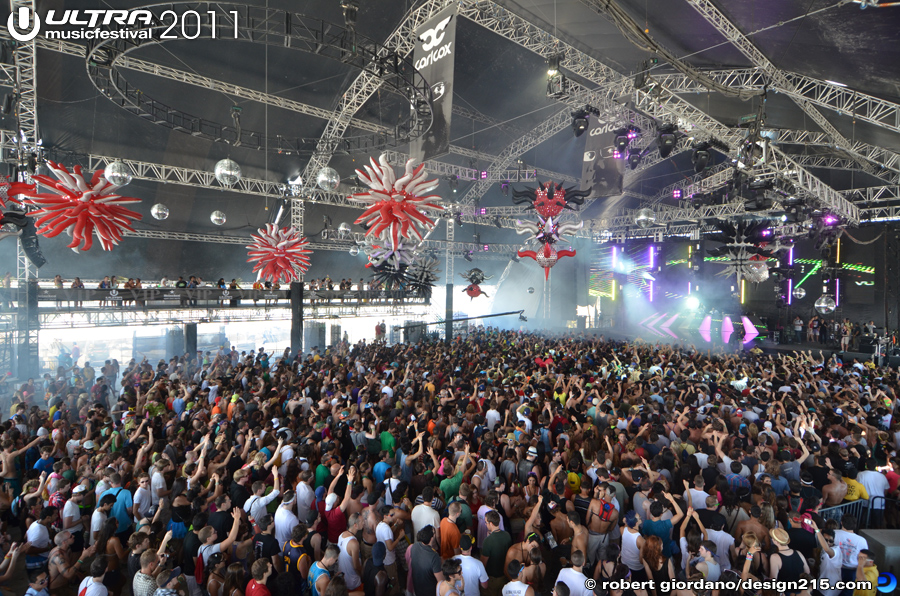 2011 Ultra Music Festival - Steve Aoki, Carl Cox Tent #2267
