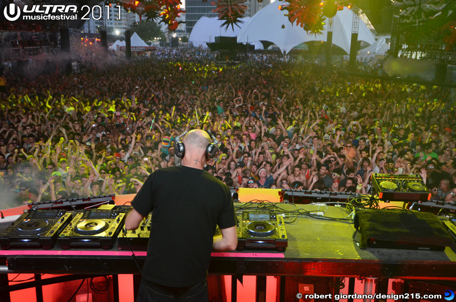 Ultra Music Festival 2011 Pictures - Moby, Carl Cox Tent #2671