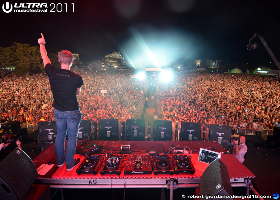 Ultra Music Festival 2011 Pictures - Armin Van Buuren, Main Stage #2724
