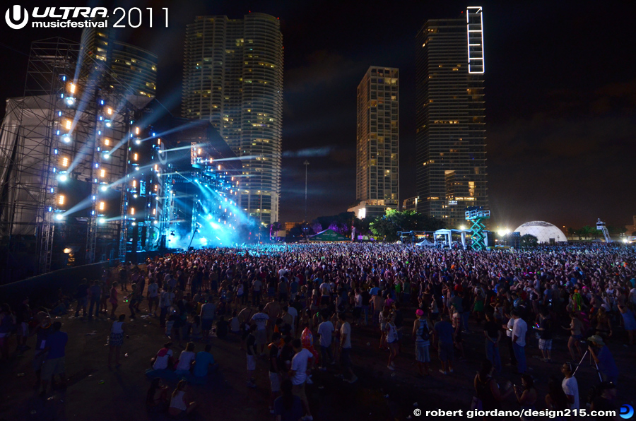 Ultra Music Festival 2011 Pictures - Ultra Main Stage at Night, Day 3