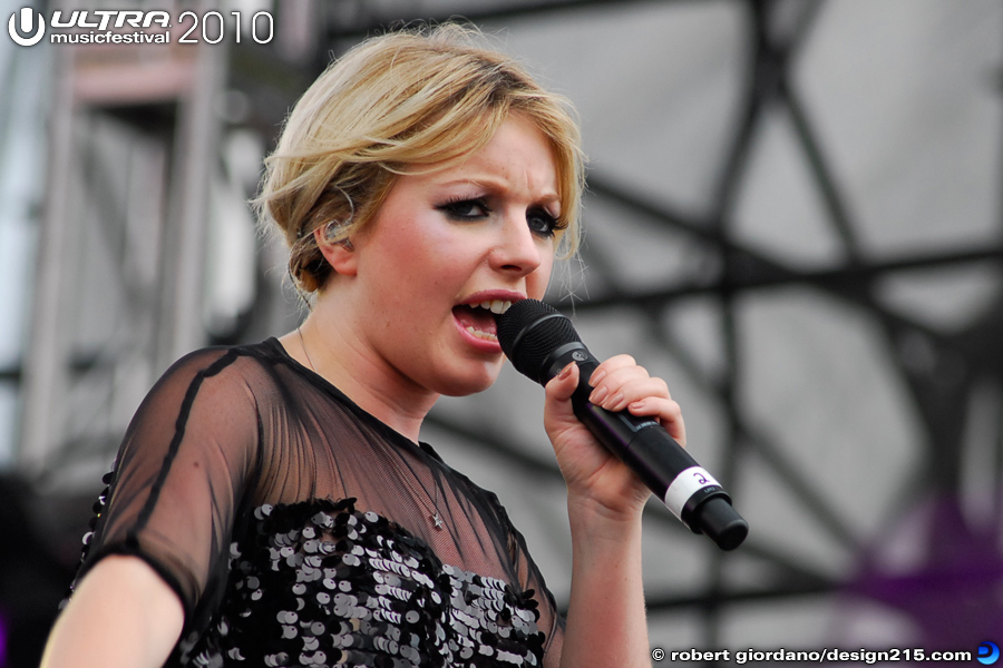 Ultra Music Festival 2010 Pictures - Little Boots on the Main Stage, Day 1