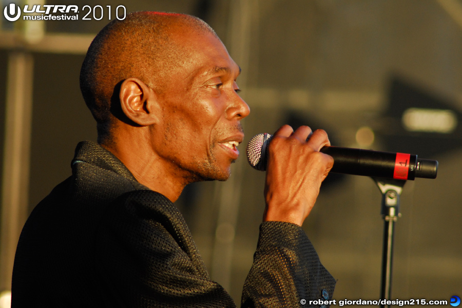 Ultra Music Festival 2010 Pictures - Maxi Jazz on the Main Stage, Day 2