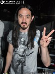 thumbnail of Design215.com/ultra/2011/Steve_Aoki_0985